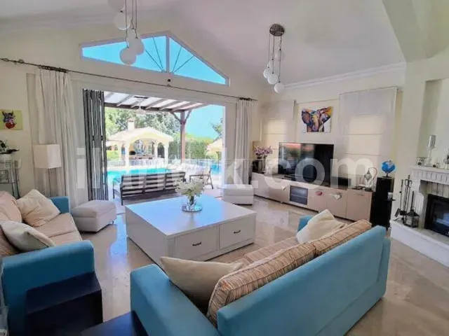 Satılık 4 Yatak Odalı Lüks Villa - Karşıyaka, Girne - 7