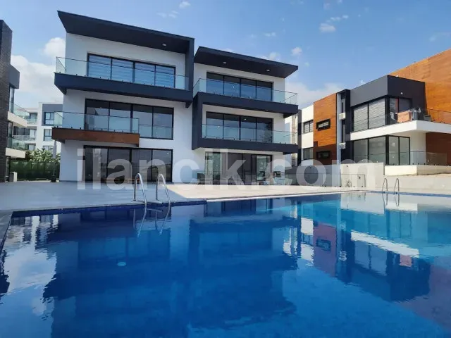Alsancak'ta Satılık 2 Yatak Odalı Daire - Bahçeli ve Havuzlu - 2
