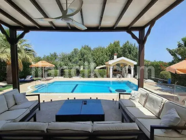 Satılık 4 Yatak Odalı Lüks Villa - Karşıyaka, Girne - 9