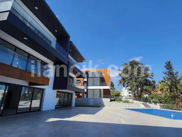 Alsancak'ta Satılık 2 Yatak Odalı Daire - Bahçeli ve Havuzlu - 4
