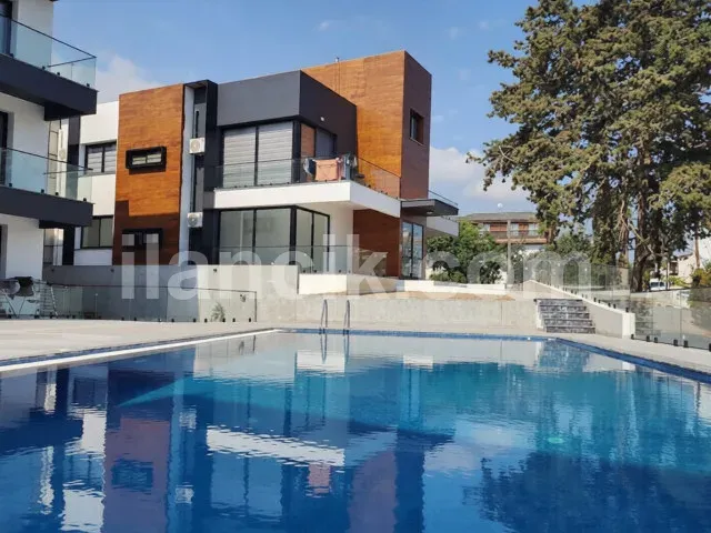 Alsancak'ta Satılık 2 Yatak Odalı Penthouse - Havuzlu Site