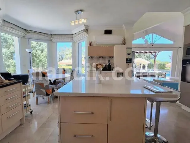 Satılık 4 Yatak Odalı Lüks Villa - Karşıyaka, Girne - 11
