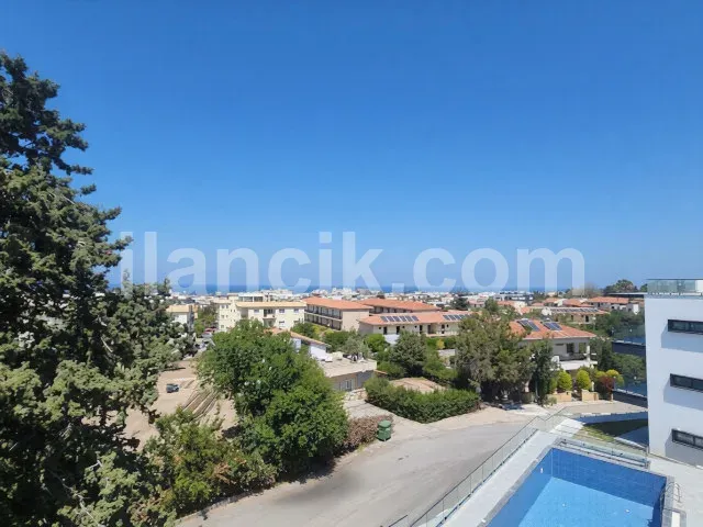 Alsancak'ta Satılık 2 Yatak Odalı Penthouse - Havuzlu Site - 2