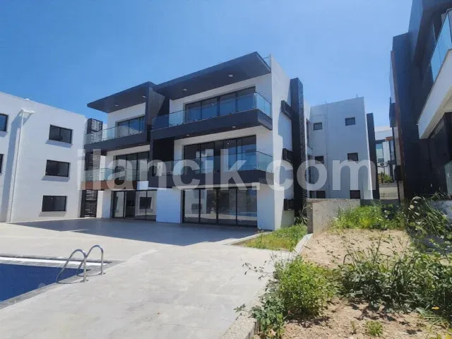Alsancak'ta Satılık 2 Yatak Odalı Daire - Bahçeli ve Havuzlu - 7