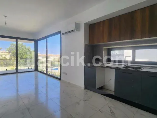 Alsancak'ta Satılık 2 Yatak Odalı Daire - Bahçeli ve Havuzlu - 8