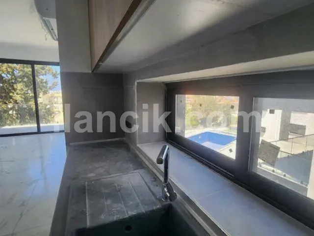 Alsancak'ta Satılık 2 Yatak Odalı Penthouse - Havuzlu Site - 4
