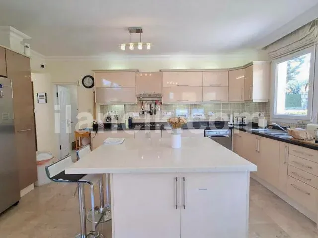 Satılık 4 Yatak Odalı Lüks Villa - Karşıyaka, Girne - 14