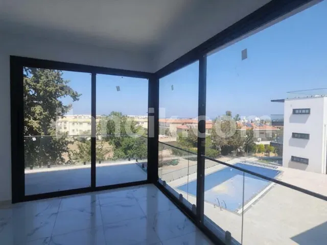 Alsancak'ta Satılık 2 Yatak Odalı Penthouse - Havuzlu Site - 6