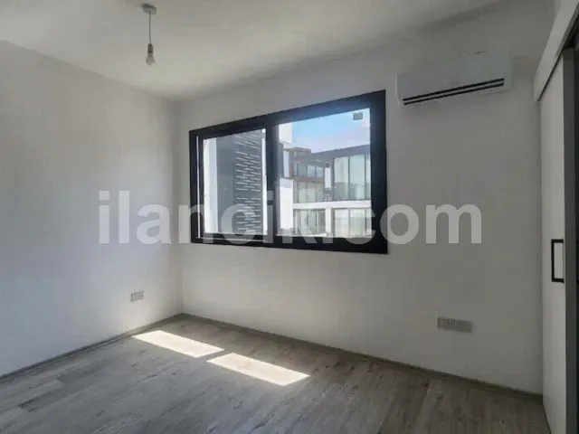 Alsancak'ta Satılık 2 Yatak Odalı Penthouse - Havuzlu Site - 11