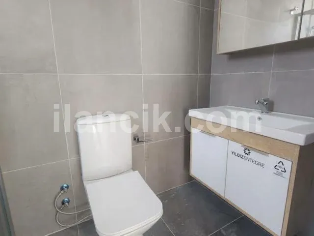 Alsancak'ta Satılık 2 Yatak Odalı Penthouse - Havuzlu Site - 14