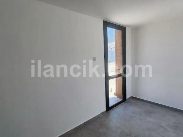 Alsancak'ta Satılık 2 Yatak Odalı Penthouse - Havuzlu Site - 16