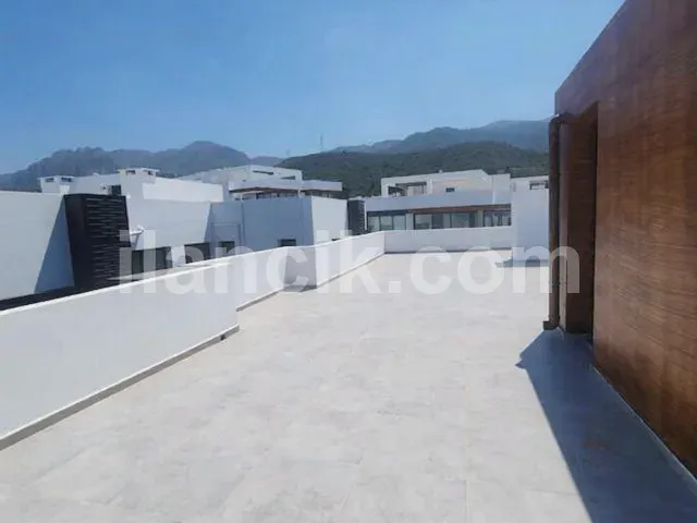 Alsancak'ta Satılık 2 Yatak Odalı Penthouse - Havuzlu Site - 18