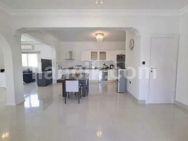 Satılık 5+1 Villa Karaoğlanoğlu Girne - Havuzlu ve Garajlı - 8