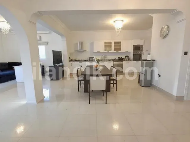 Satılık 5+1 Villa Karaoğlanoğlu Girne - Havuzlu ve Garajlı - 10