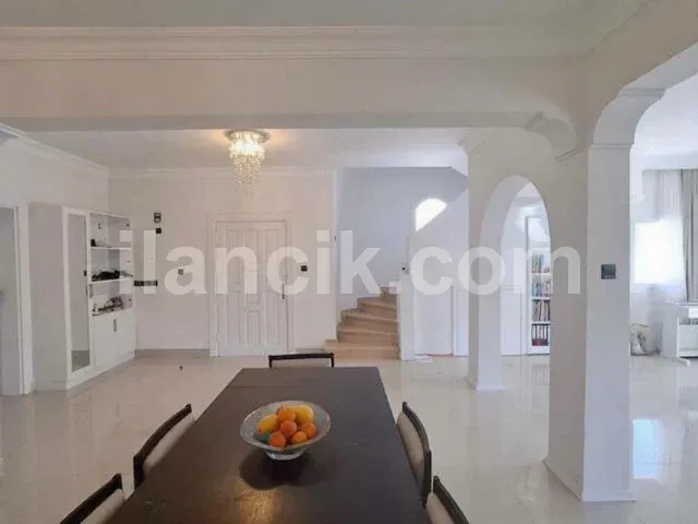 Satılık 5+1 Villa Karaoğlanoğlu Girne - Havuzlu ve Garajlı - 11