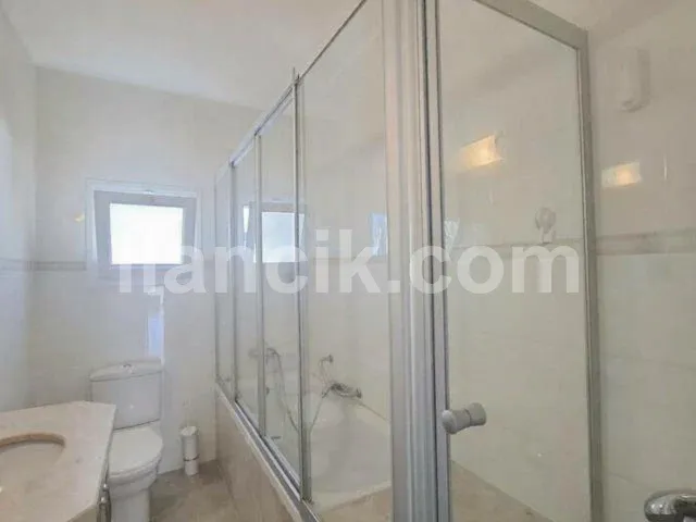 Satılık 5+1 Villa Karaoğlanoğlu Girne - Havuzlu ve Garajlı - 15