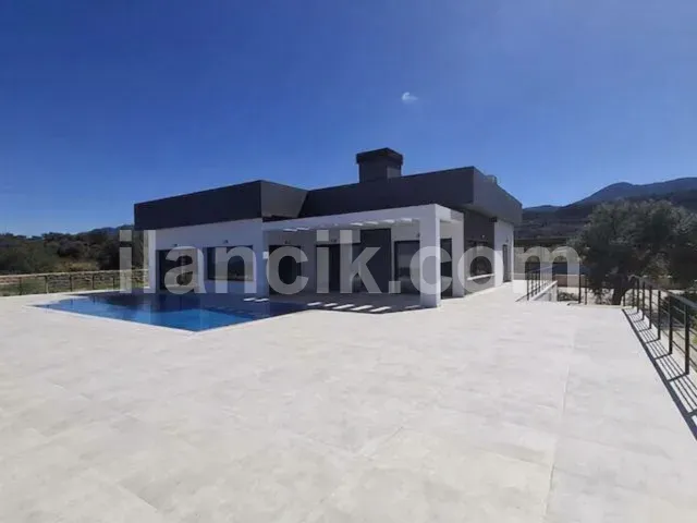 Esentepe'de Satılık Deniz Manzaralı Havuzlu 3+1 Lüks Villa - 19