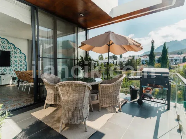Alsancak'ta Satılık Teraslı 2 Yatak Odalı Penthouse - 3