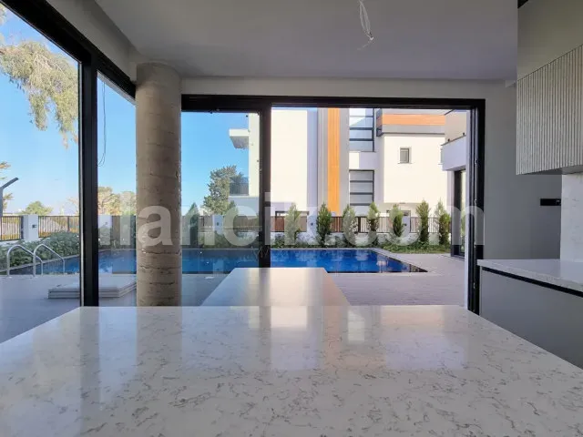 Satılık 4 Yatak Odalı Lüks Villa - Alsancak, Girne - 2