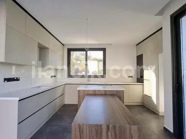 Satılık 4 Yatak Odalı Lüks Villa - Alsancak, Girne - 8