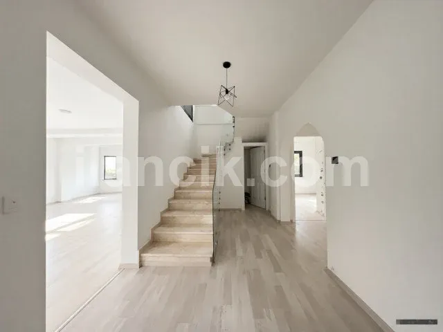 Satılık 3 Yatak Odalı Villa - Tatlısu, Mağusa - 4