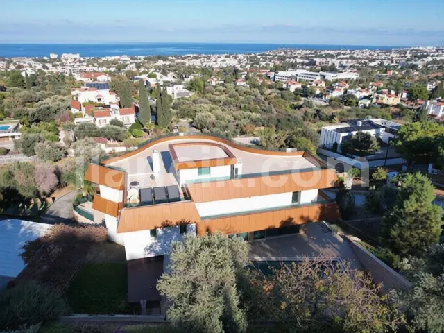 Satılık 5 Yatak Odalı Lüks Villa - Edremit, Girne