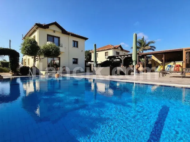 Satılık Villa, Alsancak, Girne - 4 Yatak Odalı Özel Havuzlu - 2