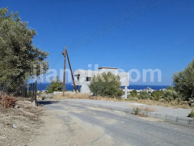 Zeytinlik'te Satılık 611 m² Konut İmarlı Arsa - Girne