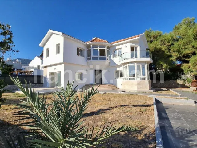 Satılık 3 Yatak Odalı Villa - Alsancak, Girne