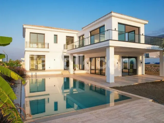 Bellapais'te Satılık 4 Yatak Odalı Lüks Villa