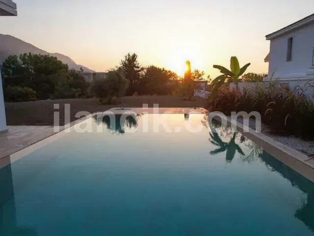 Bellapais'te Satılık 4 Yatak Odalı Lüks Villa - 2