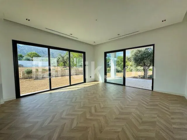 Bellapais'te Satılık 4 Yatak Odalı Lüks Villa - 10