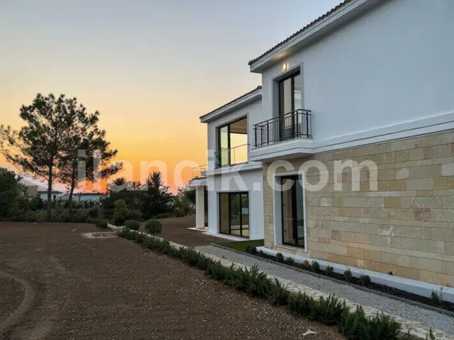 Bellapais'te Satılık 4 Yatak Odalı Lüks Villa - 12