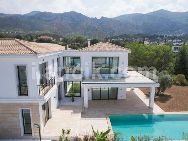 Bellapais'te Satılık 4 Yatak Odalı Lüks Villa - 19