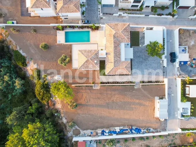 Bellapais'te Satılık 4 Yatak Odalı Lüks Villa - 20