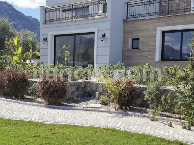 Satılık 1+1 Daire, Teraslı ve Işıklı - Lapta, Girne - 2