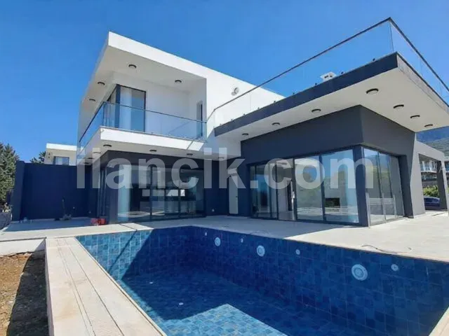 Satılık 4 Yatak Odalı Havuzlu Villa - Alsancak, Girne - 5