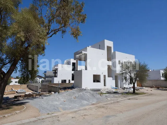 Alsancak'ta Satılık Havuzlu 4 Yatak Odalı Modern Villa - 10