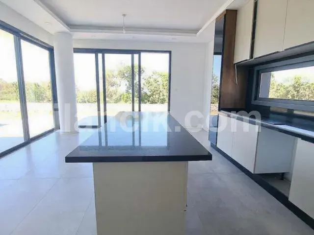 Satılık 4 Yatak Odalı Havuzlu Villa - Alsancak, Girne - 12