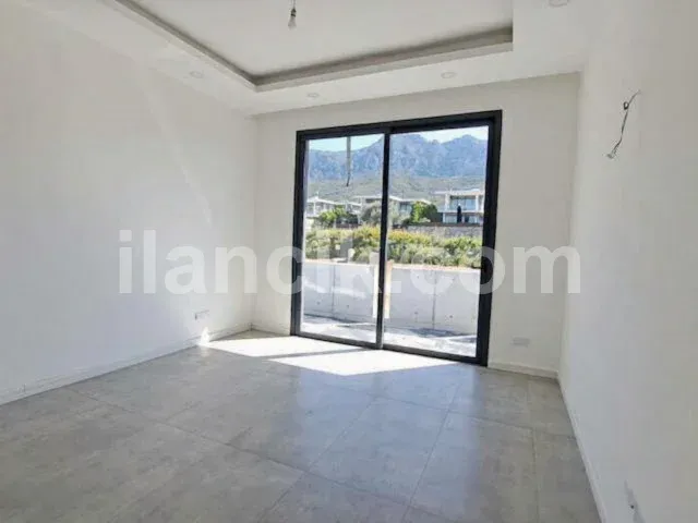 Satılık 4 Yatak Odalı Havuzlu Villa - Alsancak, Girne - 17