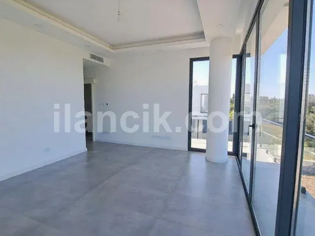 Satılık 4 Yatak Odalı Havuzlu Villa - Alsancak, Girne - 20