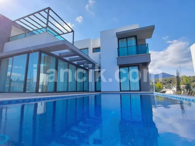 Esentepe'de Satılık 3 Yatak Odalı Deniz Manzaralı Villa - 2