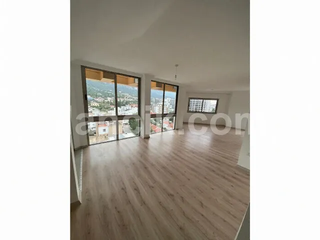 Yukarı Girne'de Satılık 17 Daireli Apartman Binası - 13