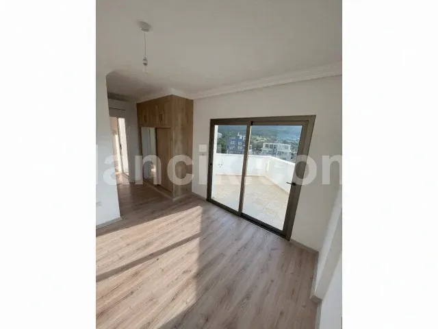 Yukarı Girne'de Satılık 17 Daireli Apartman Binası - 14