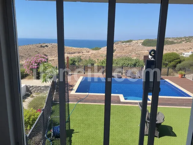 Satılık 5 Yatak Odalı Villa - Bahçeli, Girne - 2