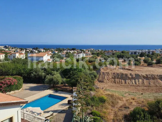 Alsancak'ta Satılık 3 Yatak Odalı Muhteşem Manzaralı Villa - 3