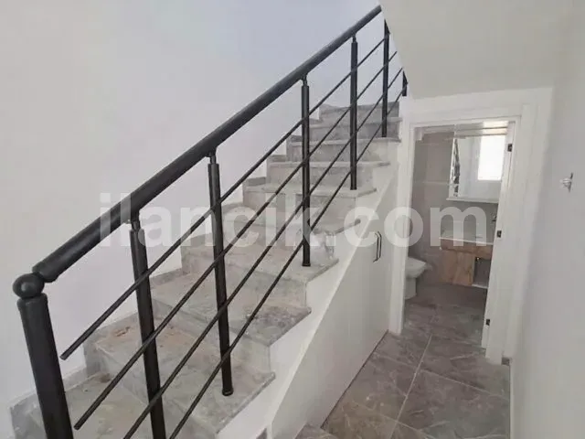 Alsancak'ta Satılık 3 Yatak Odalı Muhteşem Manzaralı Villa - 13