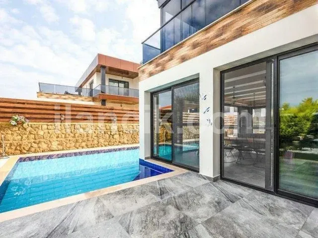 Edremit'te Denize Yakın Satılık Lüks Villa - 2