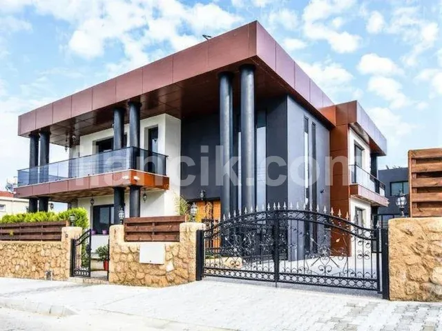 Edremit'te Denize Yakın Satılık Lüks Villa - 3