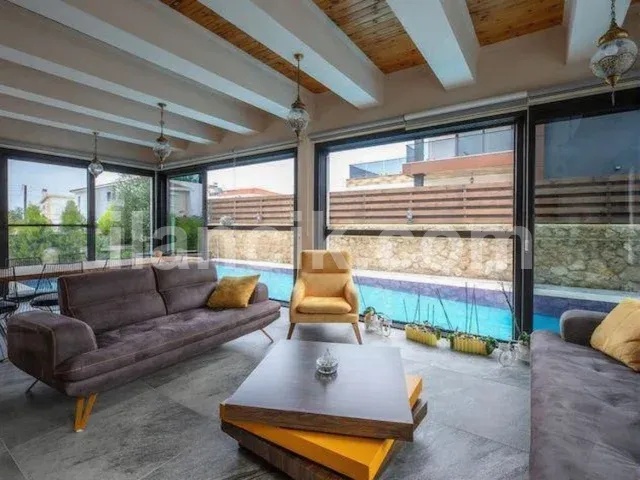 Edremit'te Denize Yakın Satılık Lüks Villa - 5